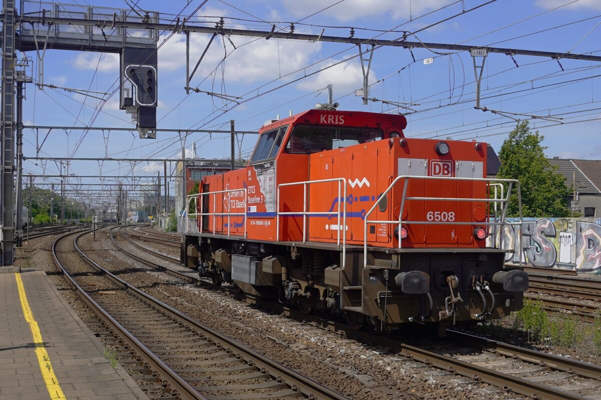 Tfzf fahrt f�r KRIS 6508 durch Antwerpen-Berchem am 3 Juli 2026.
