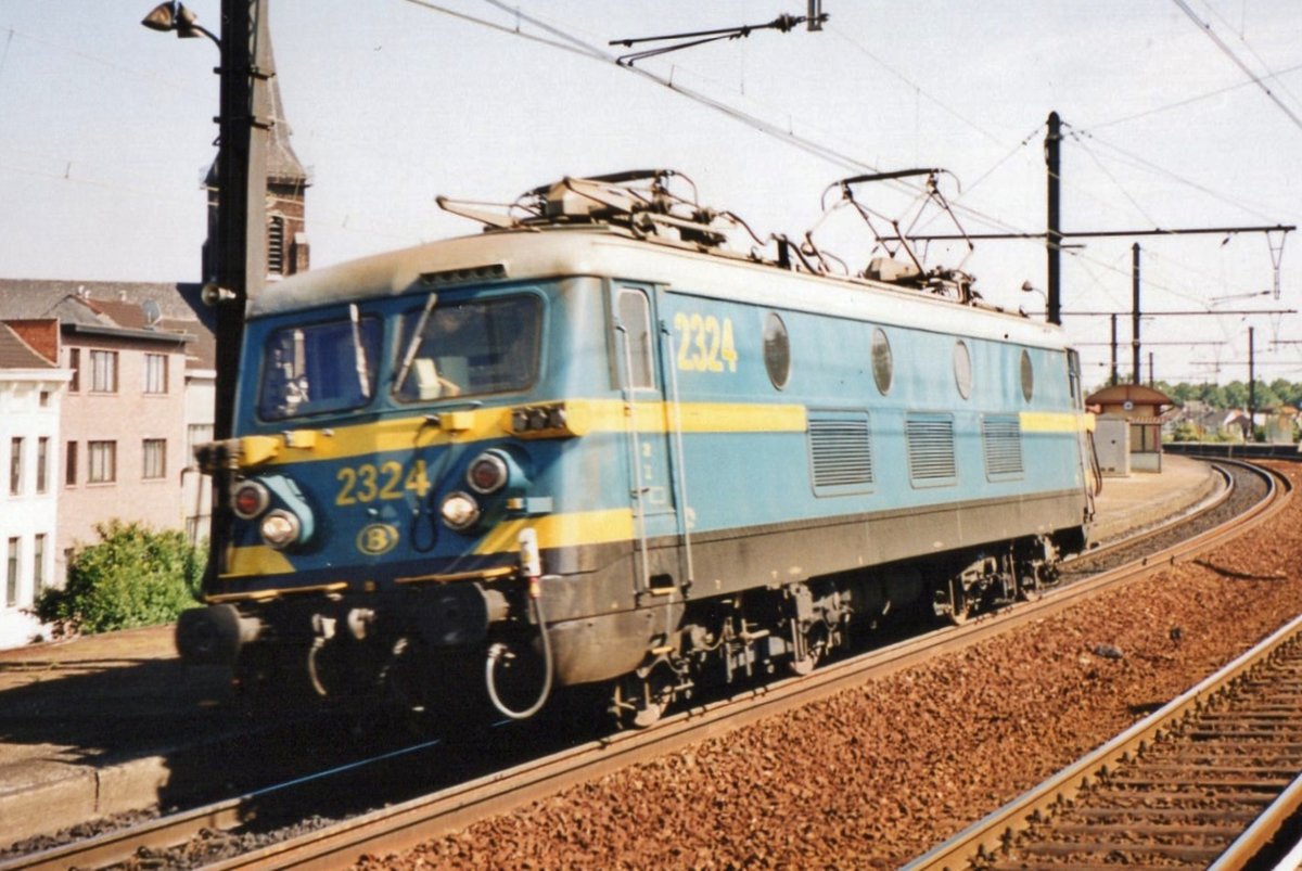 Tfzf für 2324 durch Antwerpen-Dam am 15 Mai 2002.