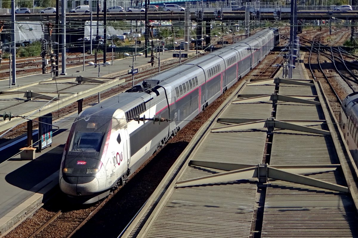 TGV 223 treft am 20 September 2019 in Lille-Flandres ein.