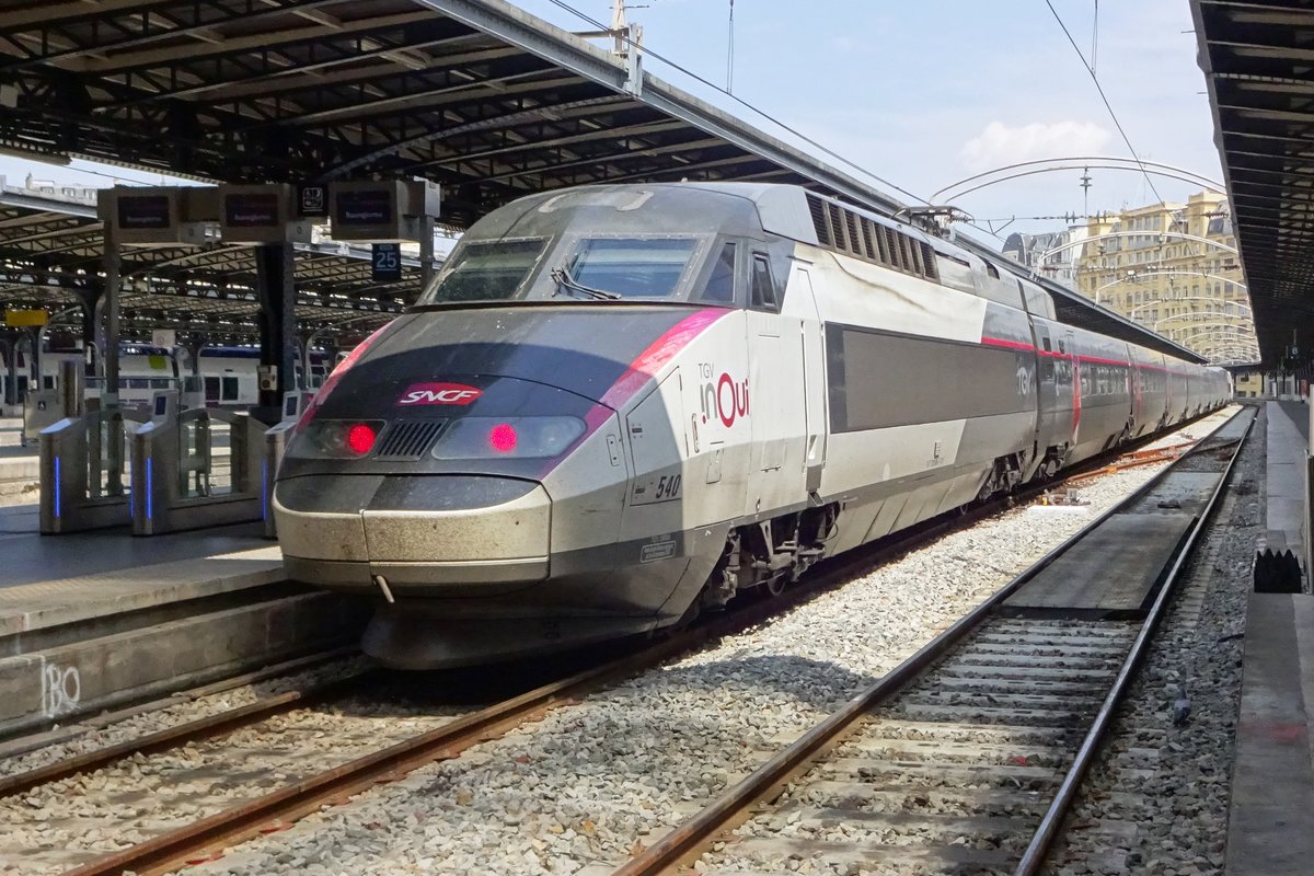 TGV 540 steht am 24 Mai 2019 in Paris Gare de l'Est.