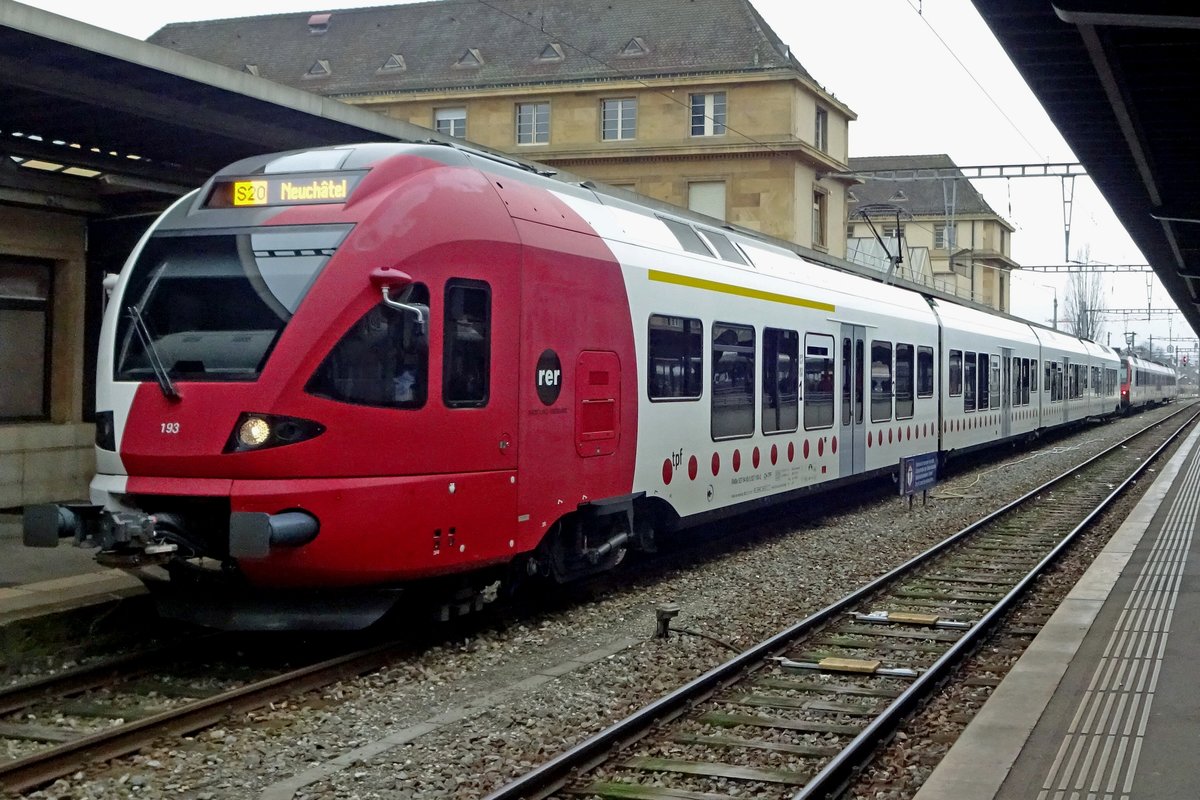 TPF 193 steht am 1 Januar 2020 in Neuchatel für eine RB zwischen Fribourg und Bern. 