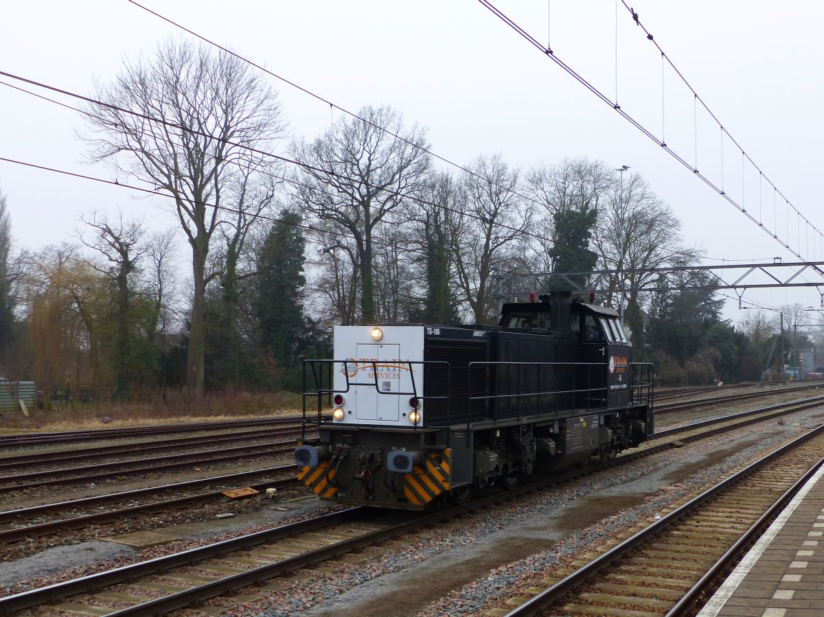 Train Services Diesellok TS-106 Dordrecht, Niederlande 16-02-2017.

Train Services dieselloc TS-106 Dordrecht, Nederland 16-02-2017.