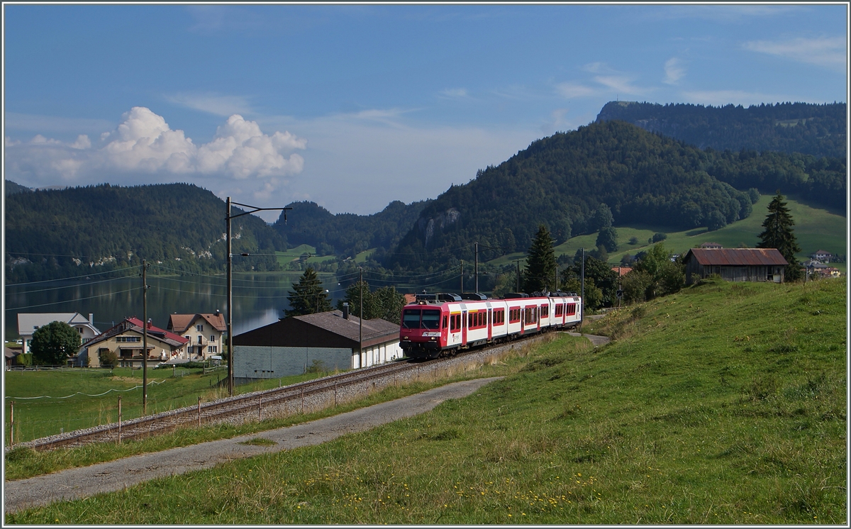 Travys Regionalzug 4217 nach Le Brassus kurz nach Les Charbonnières. 
5. Sept. 2014