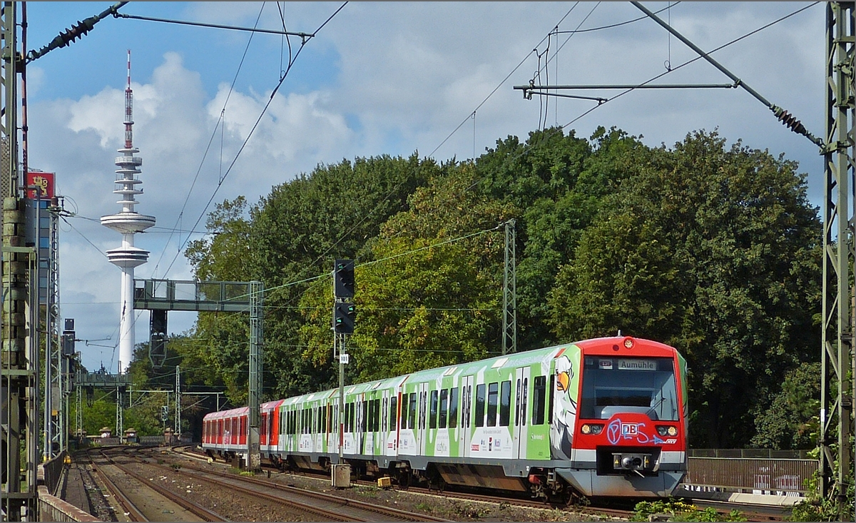 Triebzug BR 474 der Hamburger S-Bahn nahe der Innenalster aufgenommen am 18.09.2019.