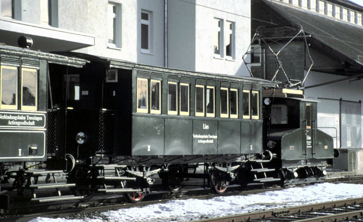 Trossingen Stadt Wagen Lias und Lok Lina beim Jubilum 100 Jahre Eisenbahn Trossingen am 13.12.1998.
