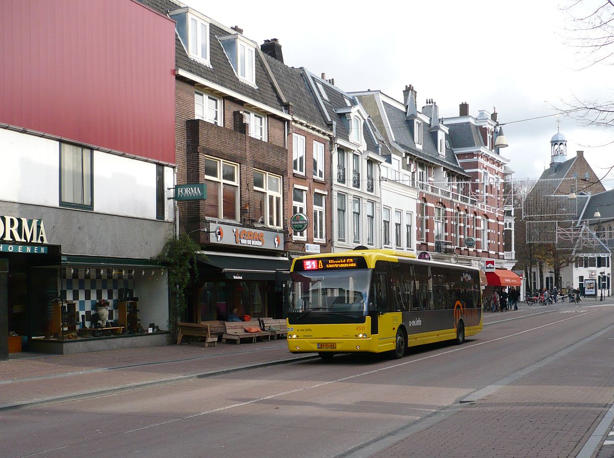 U-OV Bus 4511 Cummins VDL Berkhof Ambassador ALE120 Baujahr 2008. Lange Jansstraat, Utrecht 17-11-2014.