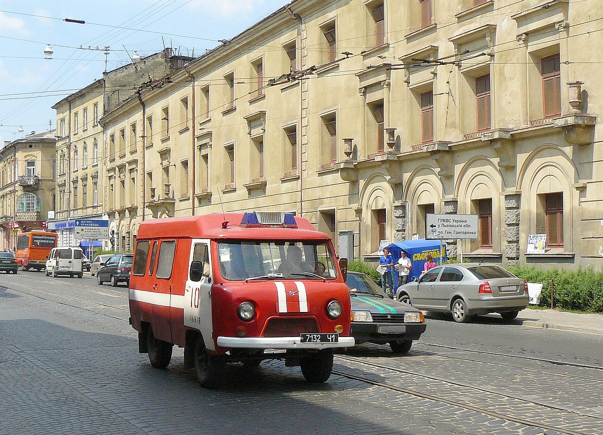 UAZ Feuerwehrfahrzeug Vul. Horodots'ka, Lviv 15-06-2011.

UAZ brandweerwagen Vul. Horodots'ka, Lviv 15-06-2011.