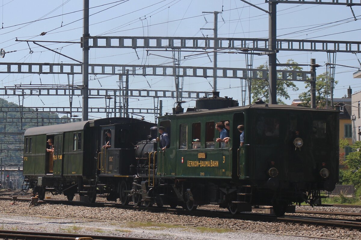 UeBB-31, DBB-3 LANGNAU und ein Postwagen treffen am 23 Mai 2026 w�hrend ein Rangiermanoever in Brugg AG ein w�hrend das Pfingstenwochenende der verein Mikado 1244, dass etwa 1 km westlich vons bahnhof deren Depot hat und ins Pfingstenwochenende (Sa+So, NICHT So+Mo) die viele G�ste -menschen und Extraz�ge-  herzlich einladt ins Depot.