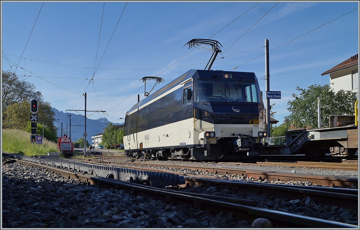 Überraschend zeigt sich die MOB Ge 4/4 8001 in Blonay, und fuhr später nach Vevey weiter. Über den Grund der Fahrt rätsle ich, denn die Lok besitzt eine Automatische Kupplung und in Vevey sind keine Wagen mit einer solchen Kupplung abgestellt. 

28. Mai 2021