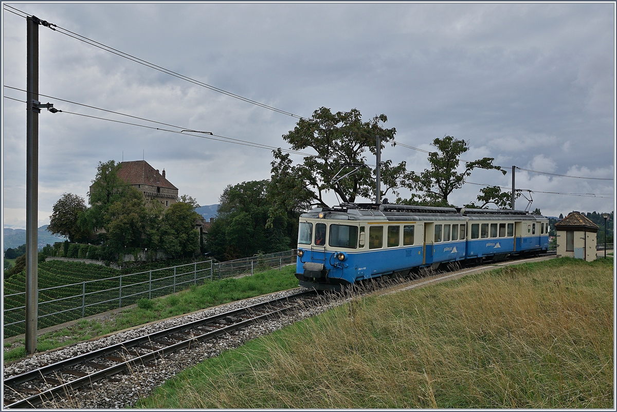 Überraschung! Auch NACH dem Fête des Vignerons ist der MOB ABDe 8/8 noch im Planverkehr anzutreffen. Der ABDe 8/8 4002 VAUD als Regionalzug 2327 von Chernex nach Montreux beim Haltestelle Châtelard VD.

19. August 2019