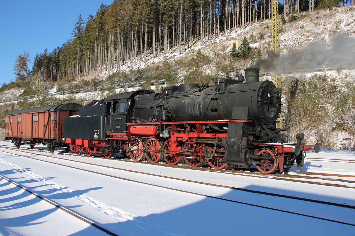 UEF 58 311 steht ins EFZ-Bw von Seebrugg während der Dreikönigsdampf am 3 Januar 2026.