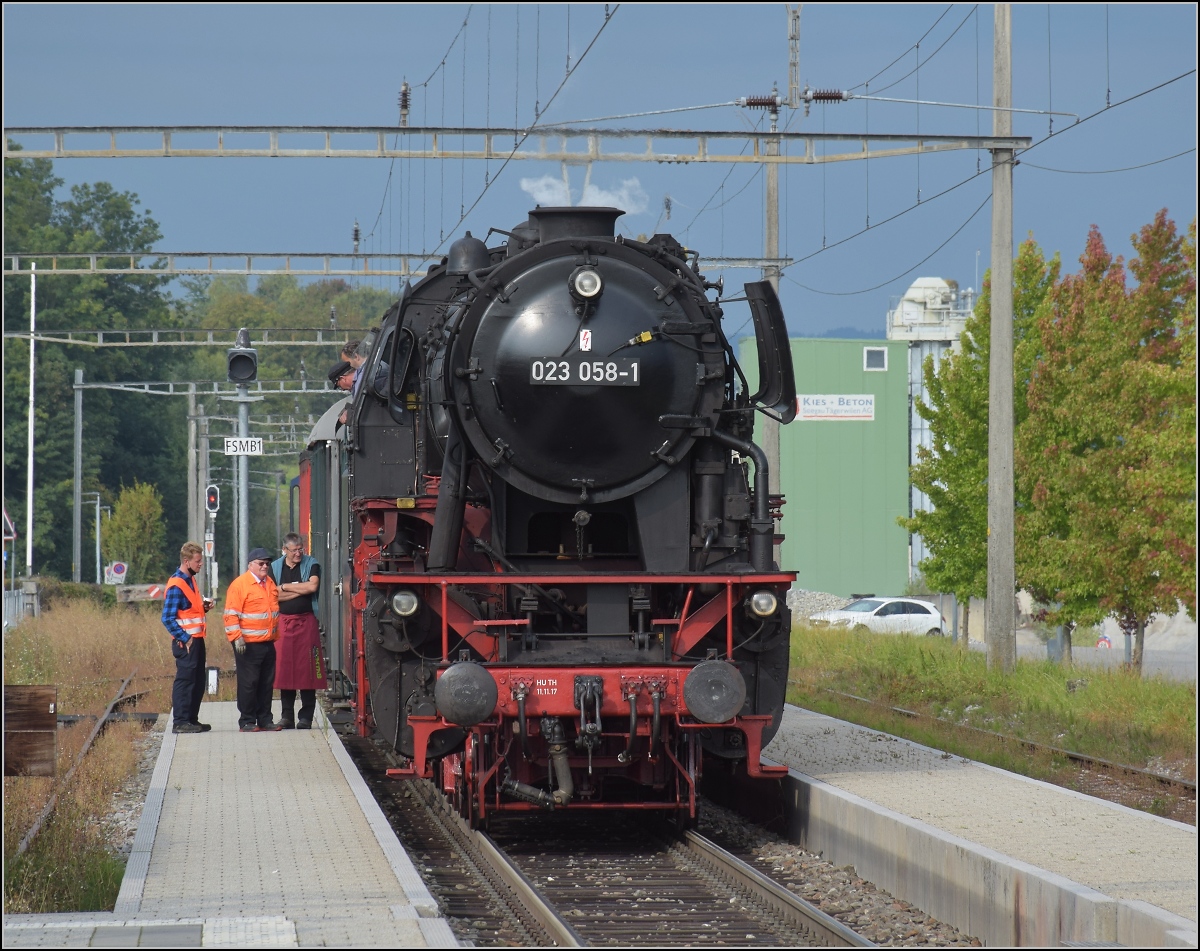 Uferdampffahrten mit Aushilfskraft 23 058.

Umsetzen für die Rückfahrt in Tägerwilen, September 2021.