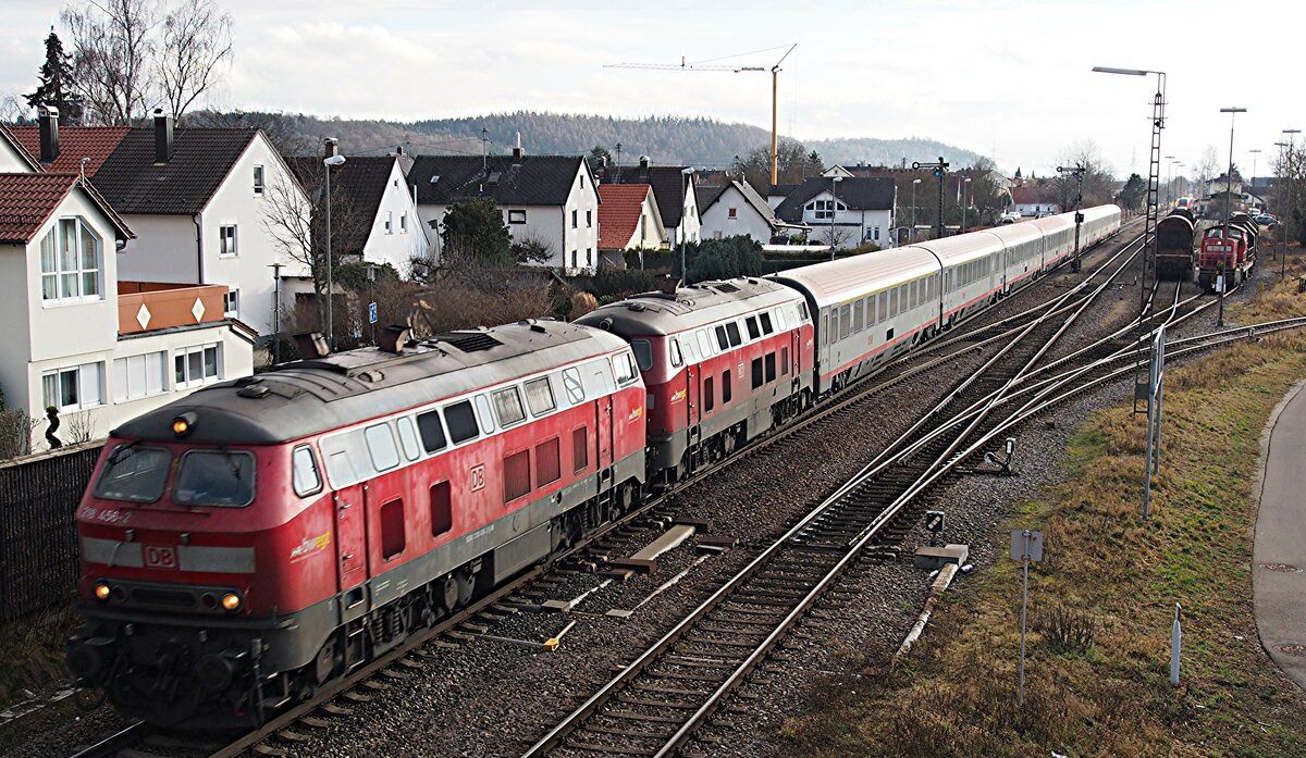 Umleiter mit 218 456-2 und 218 DB mit ÖBB IC 118 in Vöhringen am 07.01.2020.