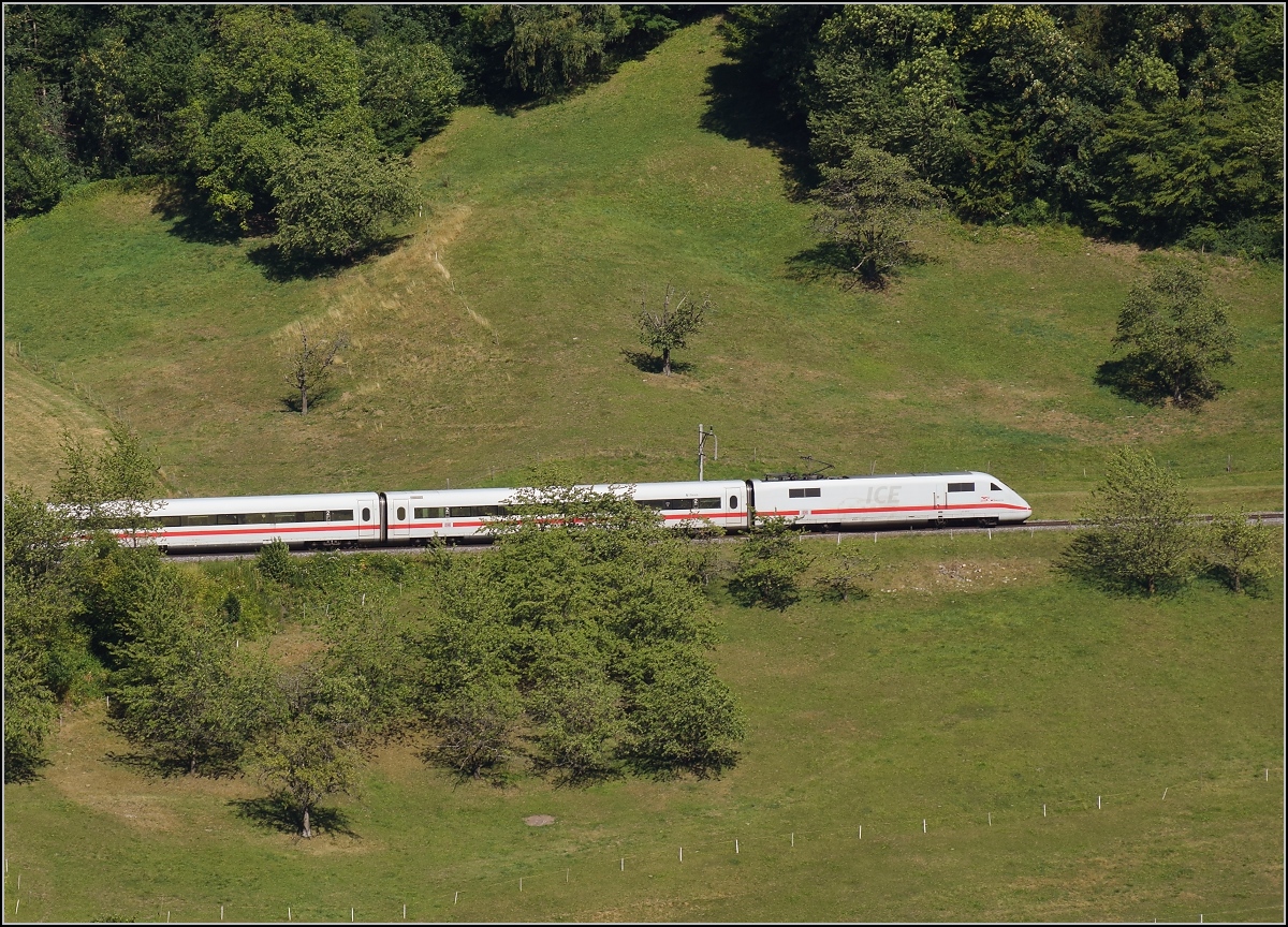 Umleiterverkehr auf dem Läufelfingerli. Ein ICE 1 in Katzbach. August 2018.