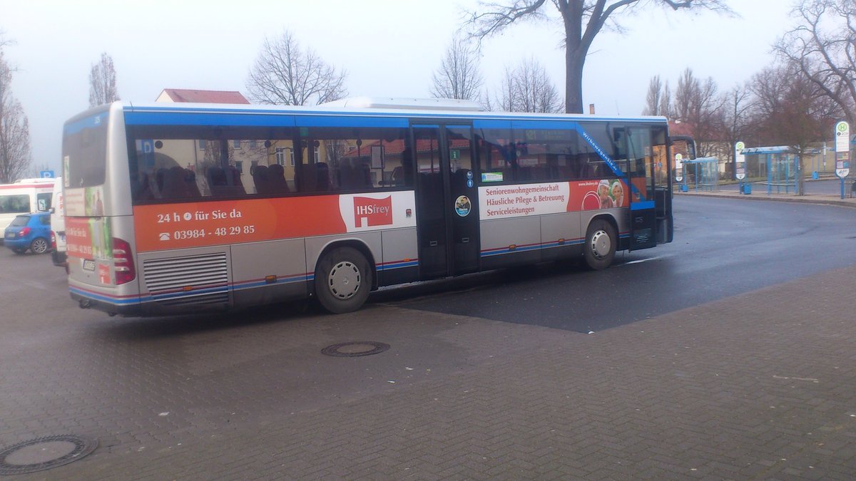 ...und die andere Seite des Mercedes 
mittlerweile werden auch bei der Uckermrkischen Verkehrsgesellschaft die Busse auf Mercedes umgestellt wo man frher mehr von MAN und Neoplan gesehen hat