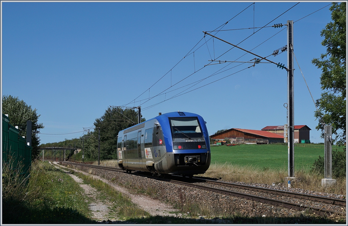 Und weiter geht die Fahrt des SNCF X 73767 als TER 895714 von Pontarlier (ab 11:28) nach Dole-Vile (an 12:45) nach dem Halt in La Rivière - Drugeon.

21. August 2019