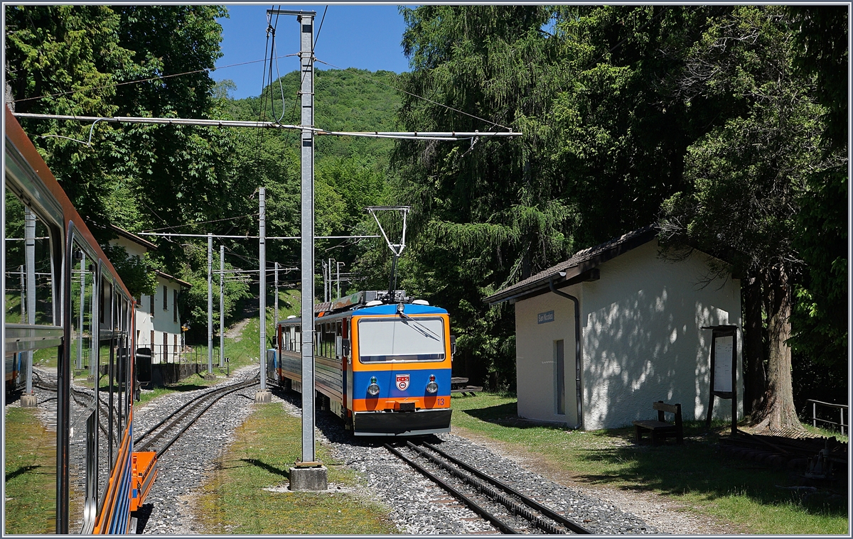Unesr talwärts fahrende Zug kreuzte in S Nicolao einen bergwärts fahrenden.
21. Mai 2017