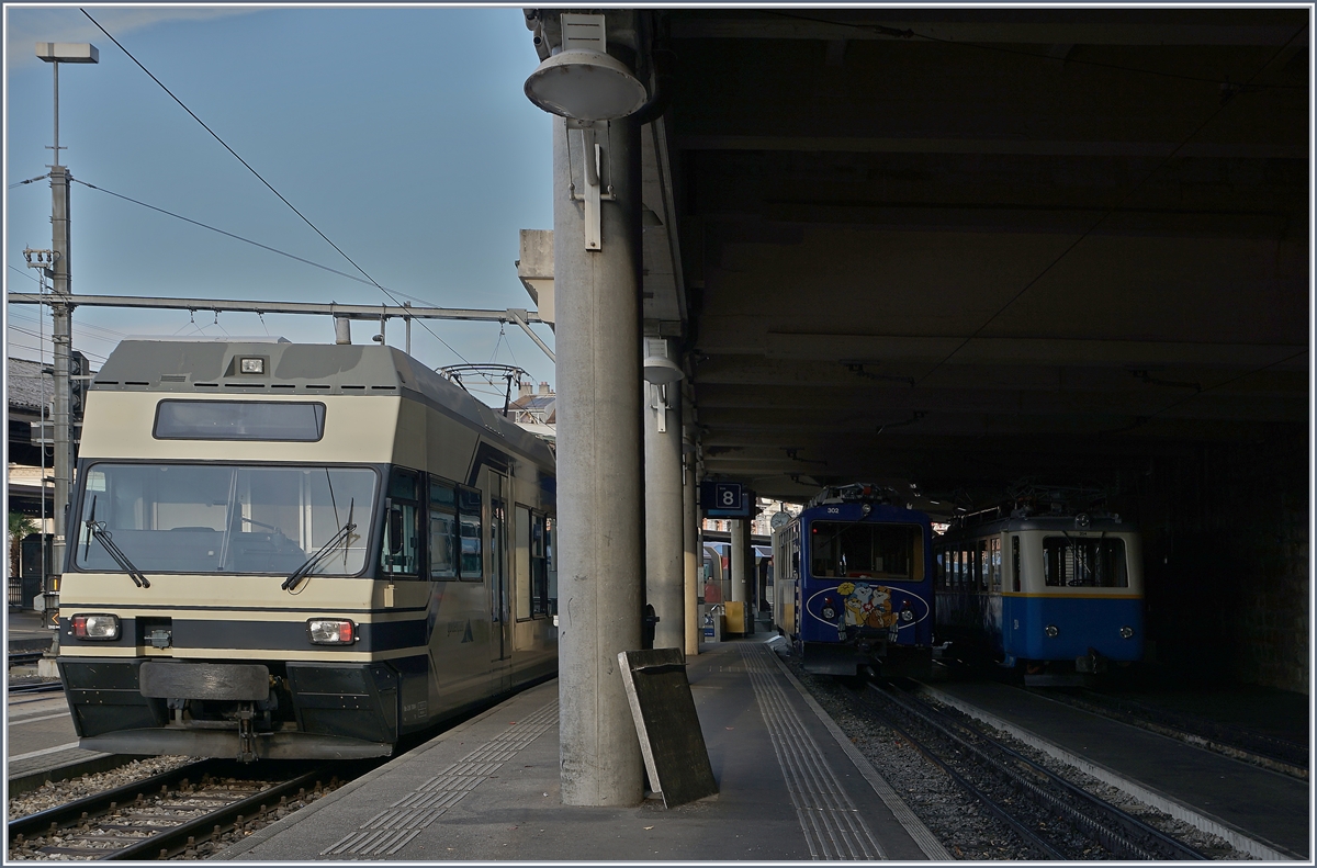 Unter dem Kürzel  MVR  fasst die MOB verschieden, nicht zusammenhängende Stand- und Schmalspurbahnen an der Riviera zusammen; immerhin kann es vorkommen, das dein MVR GTW Be 2/4 in Montreux den ebenfalls zur MVR gehörenden Triebfahrzeugen der Rochers des Naye Bahn begegnet.
Wiederum interessant ist, dass der Lokalverkehr Montreux - Fontanivent/Sonzier/Les Avants als MVR Leistung gilt, aber auf dem Netz der MOB stattfindet.
Montreux, den 27. Nov. 2016
