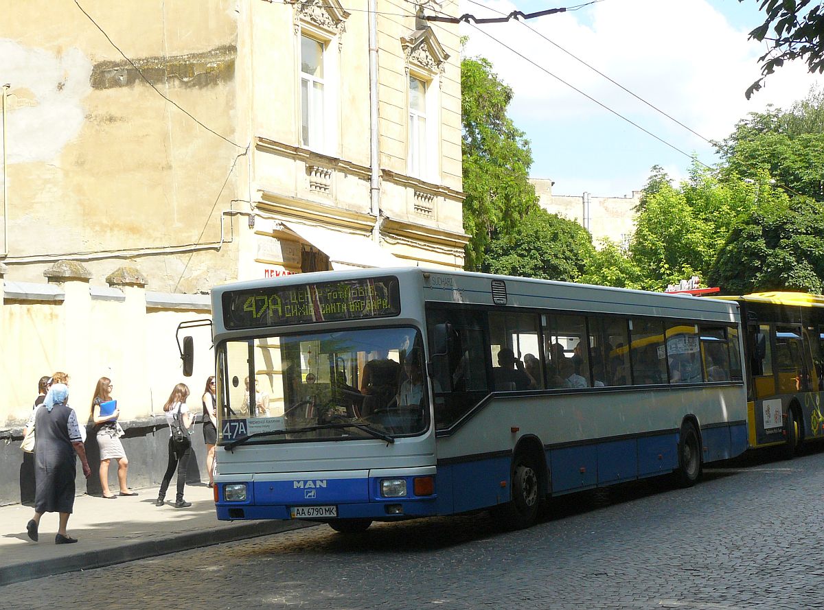 Uspih BM MAN EL202 Bus ex-Verkehrsgesellschaft Sdharz GmbH (VGS Sdharzlinie), Hettstedt, Deutschland.  Vul. Starogorodskaya, Lviv, Oekraine 11-06-2013.

Uspih BM MAN EL202 bus ex-Verkehrsgesellschaft Sdharz GmbH (VGS Sdharzlinie), Hettstedt, Duitsland.  Vul. Starogorodskaya, Lviv, Oekraine 11-06-2013.