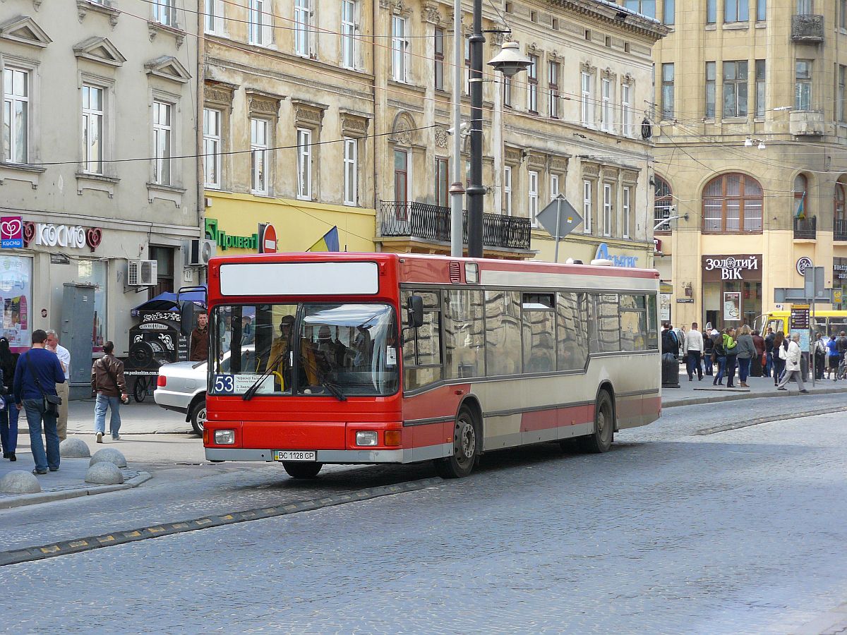 Uspih BM  MAN NL202 Bus ex-Verkehrs Aktiengesellschaft Nrnberg (VAG) bBaujahr 1996. Prospekt Svobody, Lviv, Ukraine 28-05-2015.

Uspih BM  MAN NL202 bus ex-Verkehrs Aktiengesellschaft Nrnberg (VAG) bouwjaar 1996. Prospekt Svobody, Lviv, Oekrane 28-05-2015.