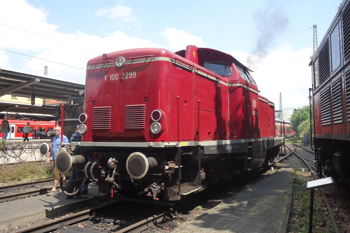 V 100 2299 steht am 31 Mai 2014 ins DGEG-Museum in Neustadt (W).