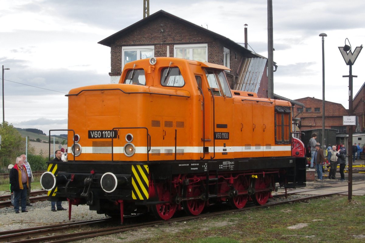 V 60 1100 steht ins Bw Arnstadt am 19 September 2015.