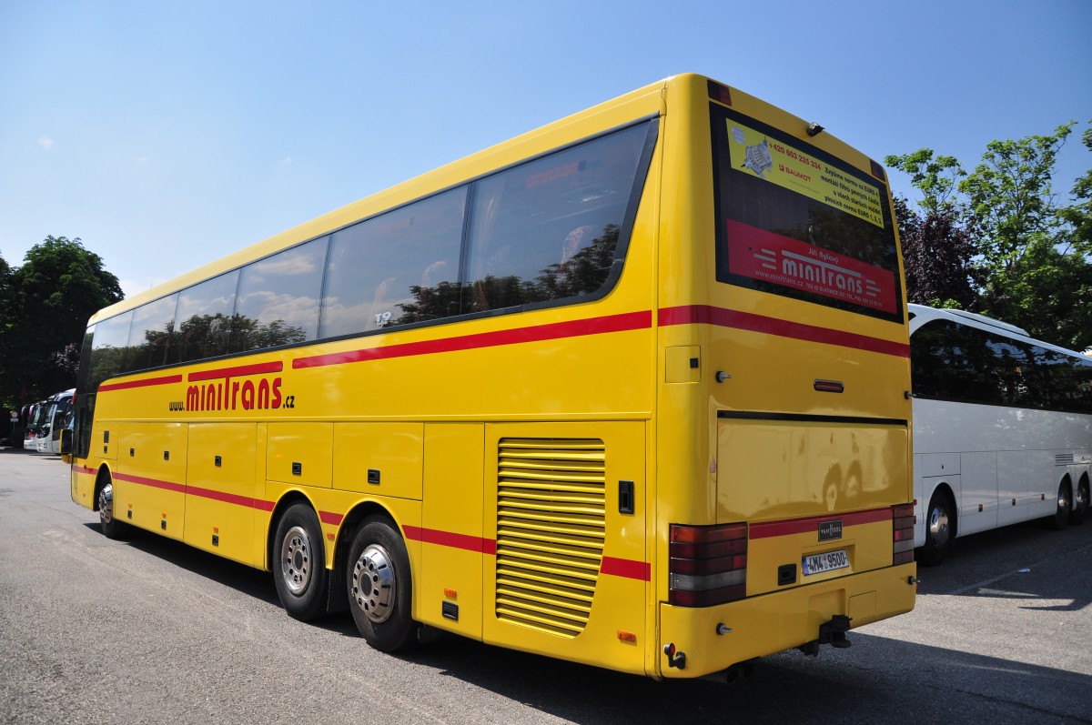 Van Hool von Minitrans aus der CZ im Juni 2015 in Krems.