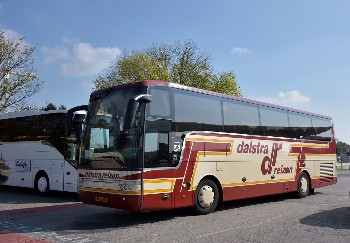 Van Hool T915 Astron von Dalstra Reisen aus den NL 2017 in Krems.