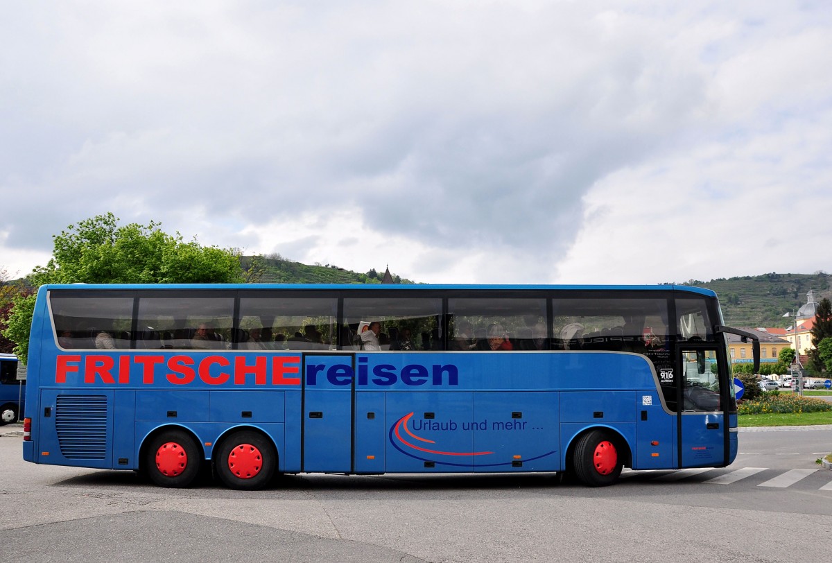 Van Hool T916 Astron von Fritsche Reisen aus der BRD am 2.5.2015 in Krems.