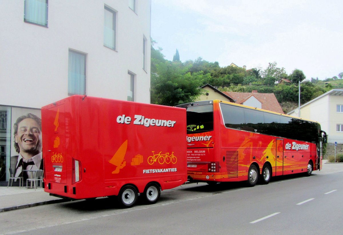 Van Hool T916 Astronef von De Zigeuner aus Belgien in Krems gesehen.