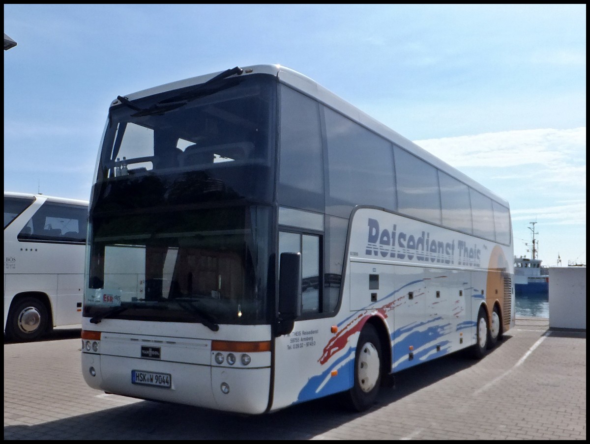 Van Hool T916  vom Reisedienst Theis aus Deutschland im Stadthafen Sassnitz.