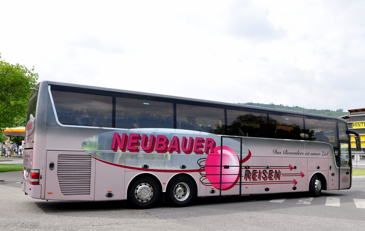 Van Hool T917 Astron von Neubauer Reisen aus �sterreich in Krems gesehen.