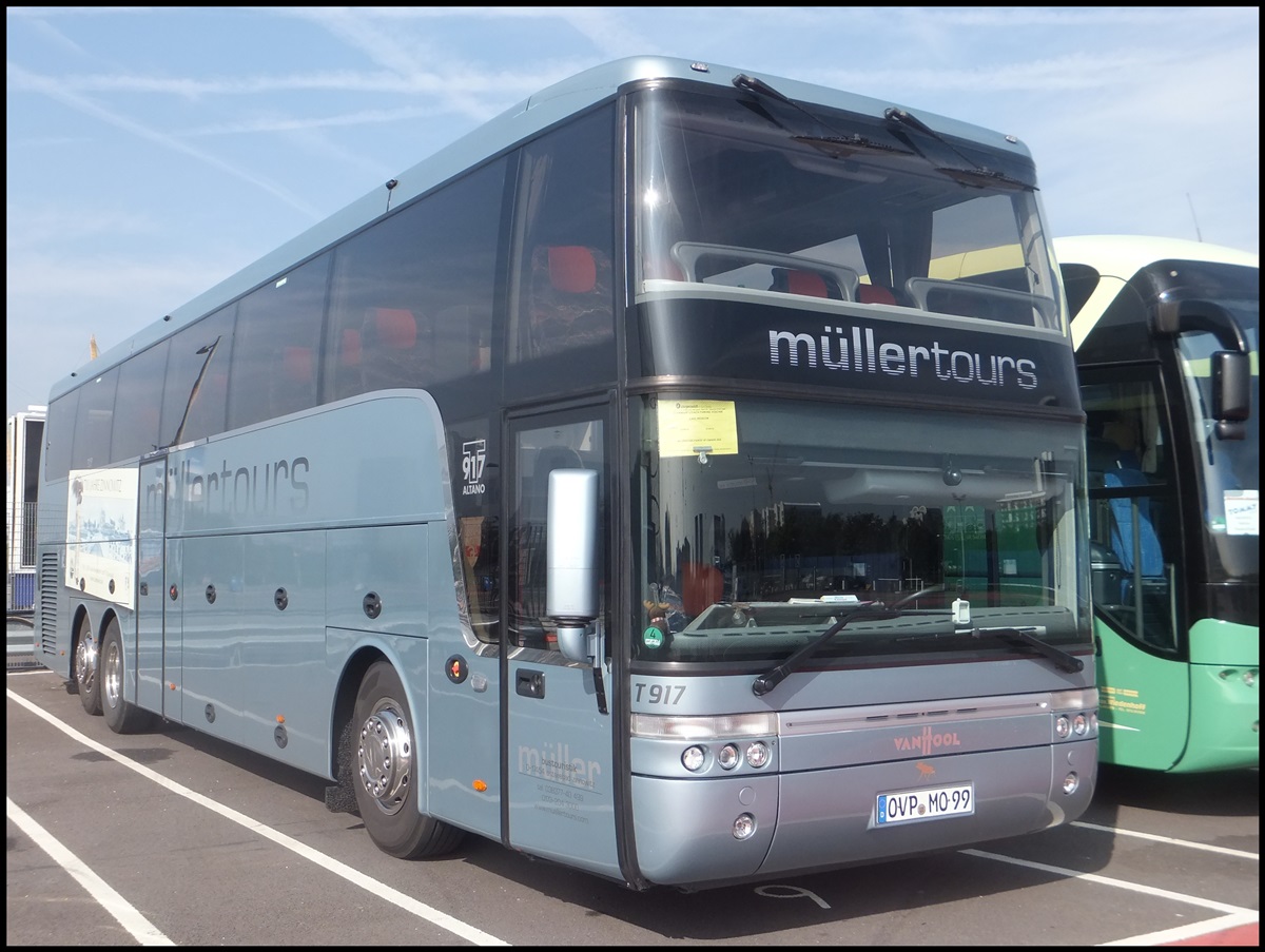 Van Hool T917 von MllerTours aus Deutschland in London.