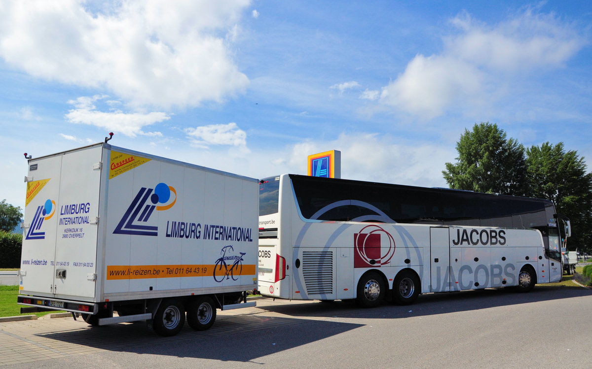 Van Hool TX16 astron mit Radanh�nger von JACOBS Reisen aus Belgien in Krems gesehen.