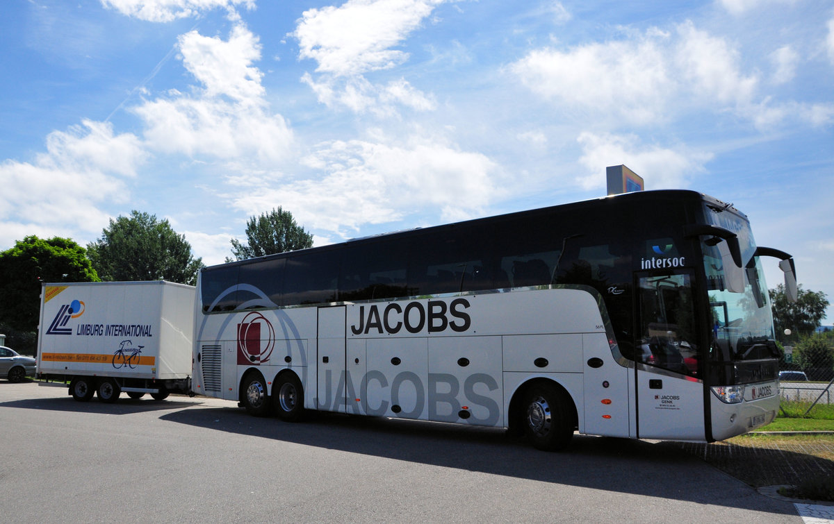 Van Hool TX16 astron mit Radanh�nger von JACOBS Reisen aus Belgien in Krems gesehen.