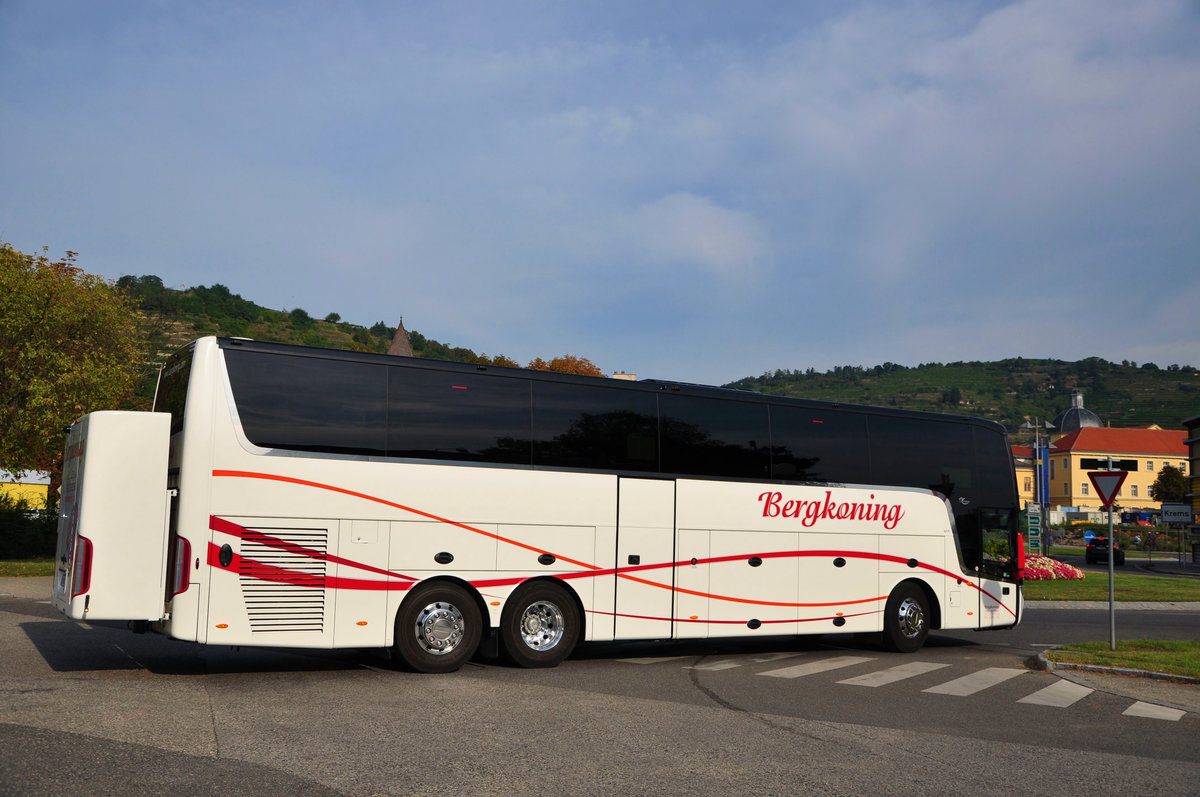 Van Hool TX17 Altano von Bergkoning Reisen aus Belgien in Krems gesehen.