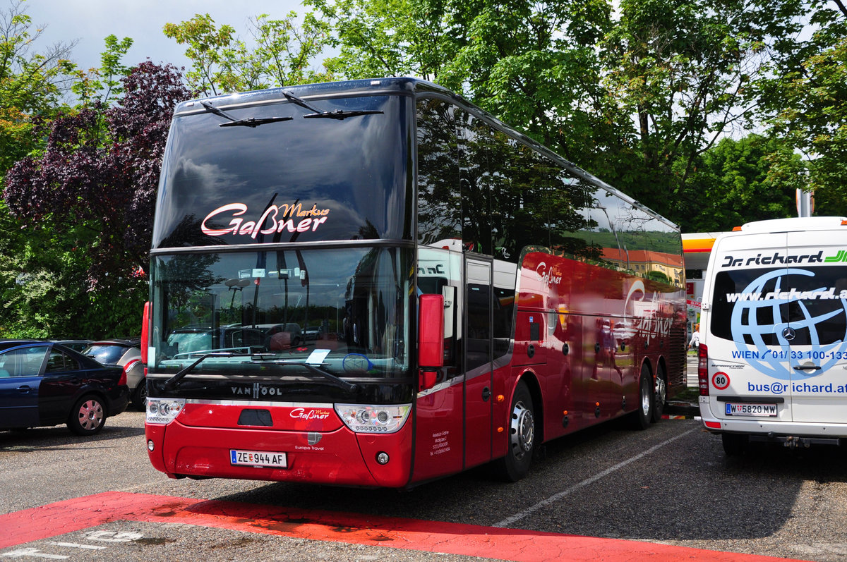 Van Hool TX20 Altano von Ganer Reisen/Reisebro aus sterreich in Krems gesehen.