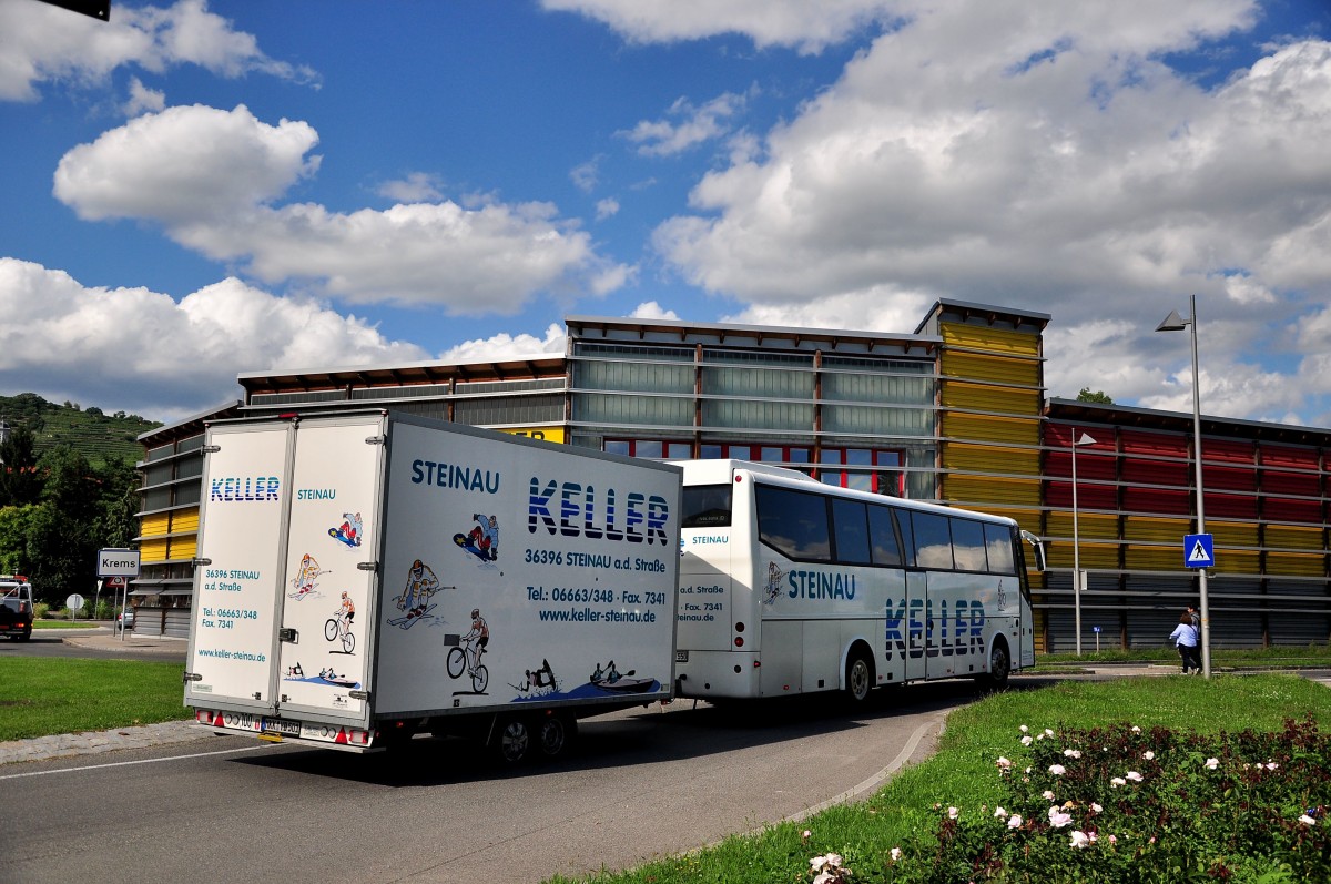 VDL BOVA von KELLER Reisen aus Deutschland mit einem Radanh�nger am 17.August 2014 in Krems gesehen.