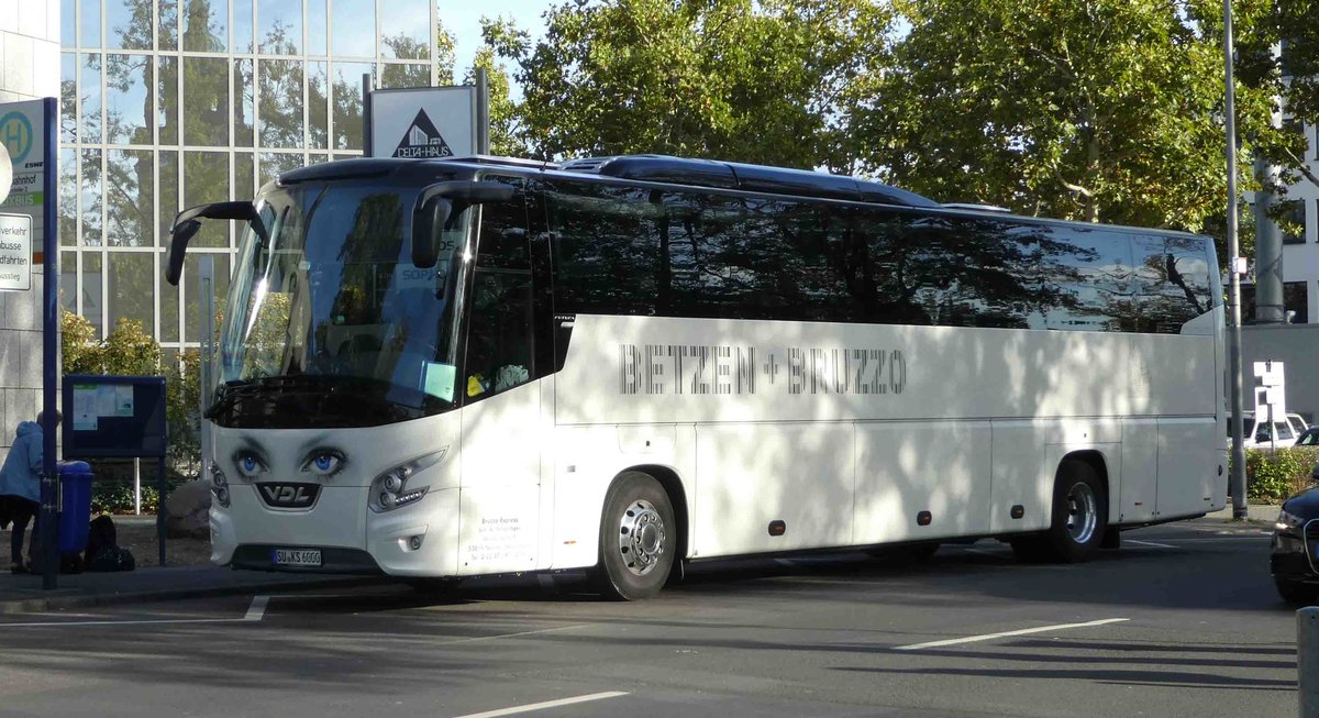 VDL Futura von BETZEN & BRUZZO hat Fahrgste zum Wiesbadener Bahnhof gebracht, 09-2018