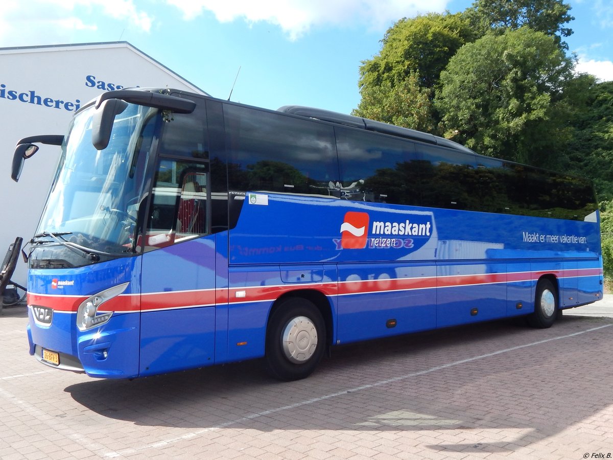 VDL Futura von Maaskant Reizen aus den Niederlanden im Stadthafen Sassnitz.