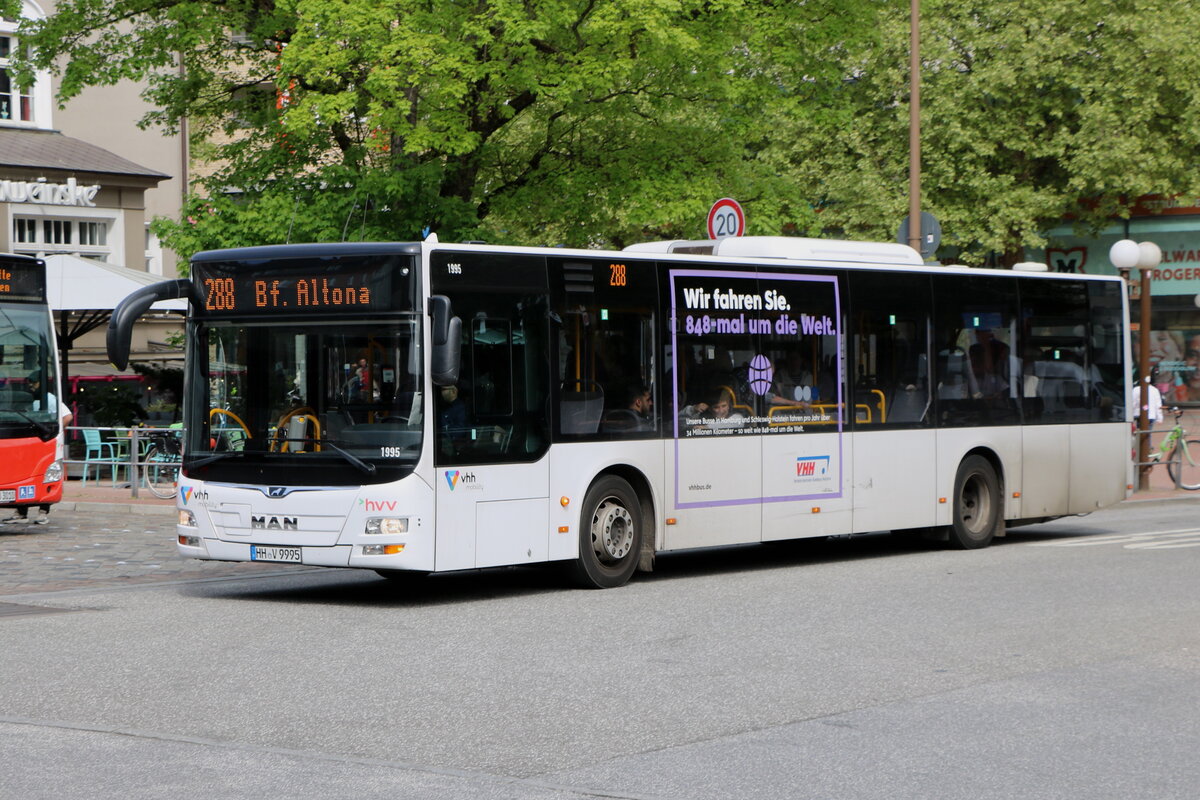 VHH Hamburg - Nr. 1995/HH-V 9995 - MAN am 10. Mai 2025 in Hamburg, Busbahnhof HH-Altona (Aufnahme: Martin Beyer)