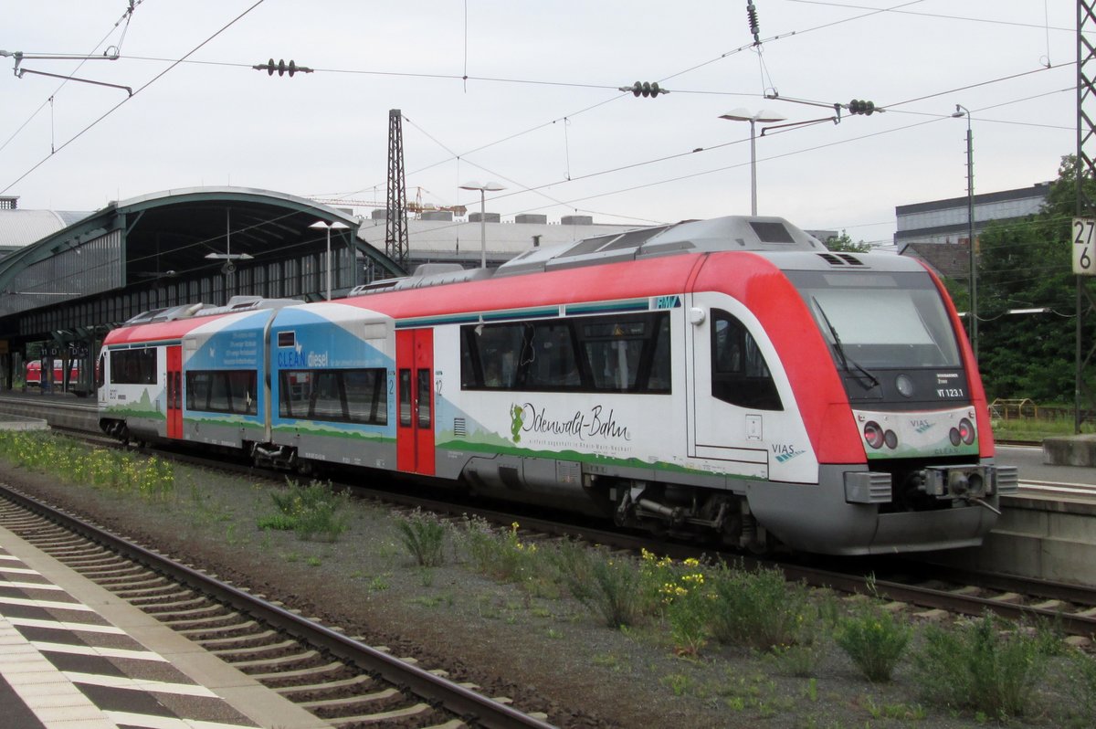 VIAS VT 123 treft am 30 Mai 2014 in Darmstadt Hbf ein.