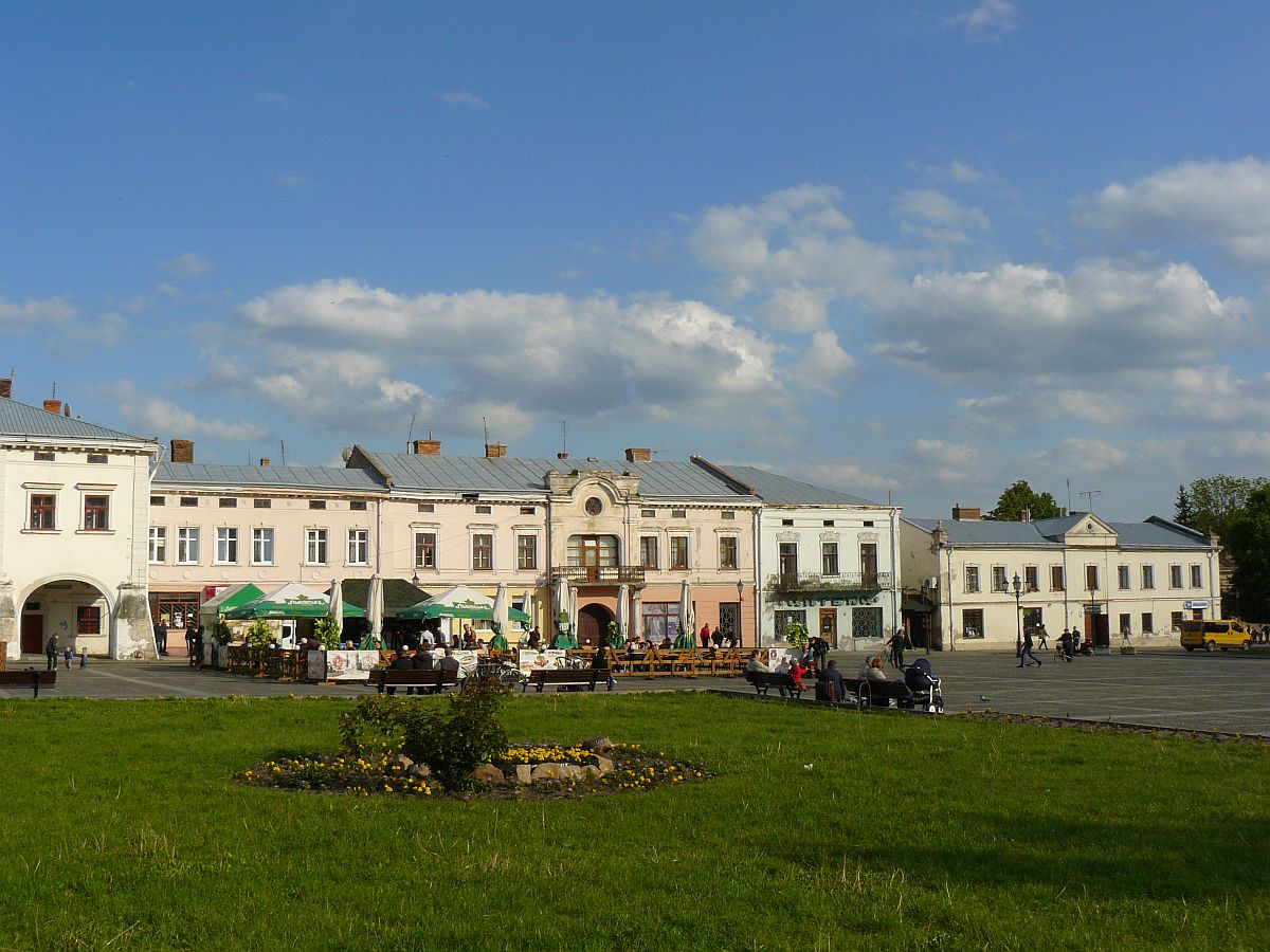 Vicheva Platz in Zhovkva, Ukraine 17-05-2015.

Vicheva plein in Zhovkva, Oekrane 17-05-2015.