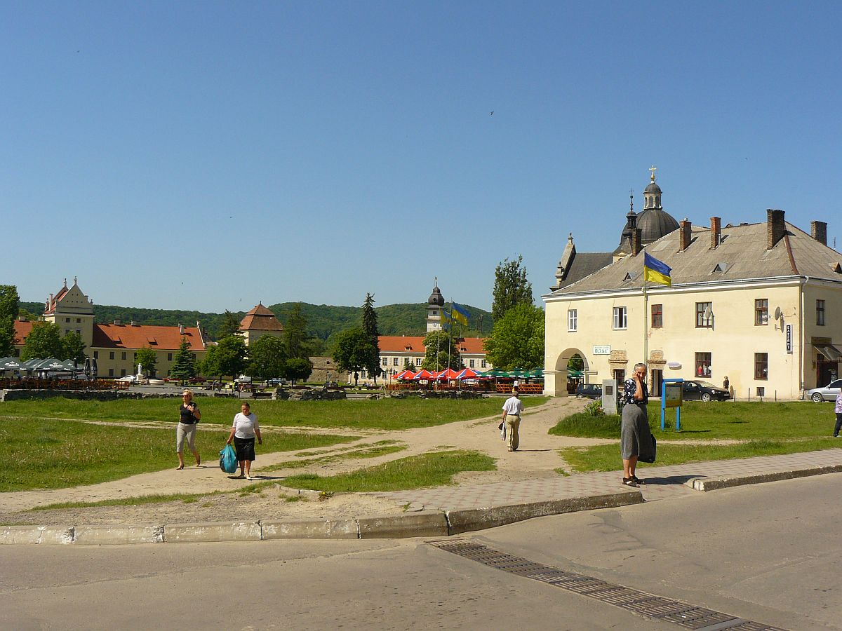 Vichevaplatz in Zhovkva, Ukraine 22-05-2012.

Vichevaplein in Zhovkva, Oekrane 22-05-2012.