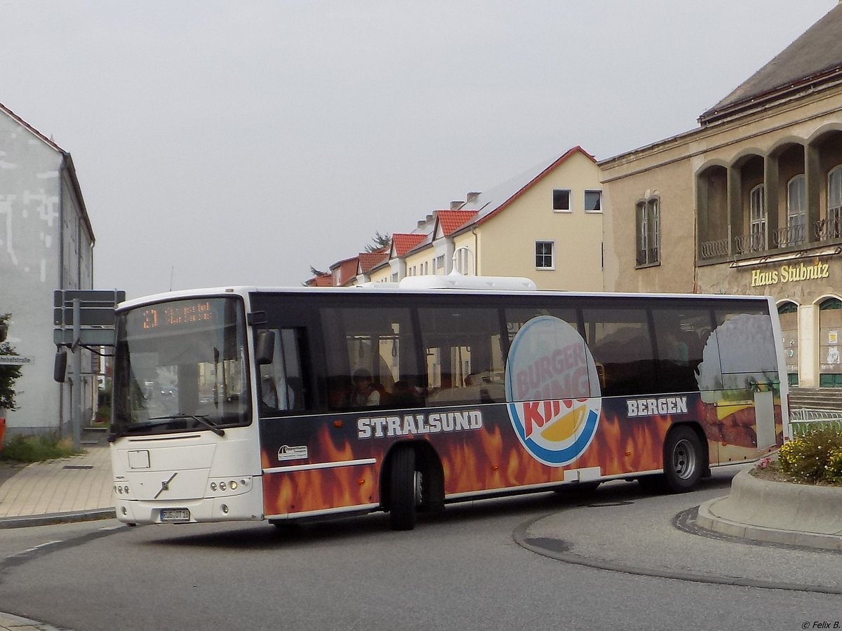 Volvo 8700 der Oppermann Transporte aus Deutschland in Sassnitz. 