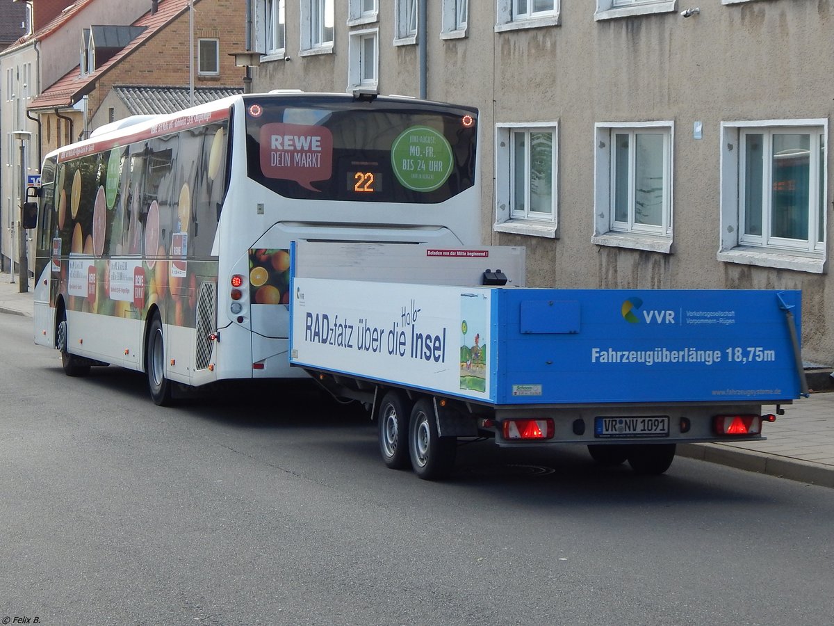 Volvo 8900 mit Fahrradanhänger der VVR in Sassnitz.