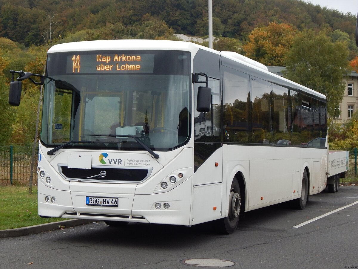 Volvo 8900 der VVR mit Anhänger in Sassnitz. 