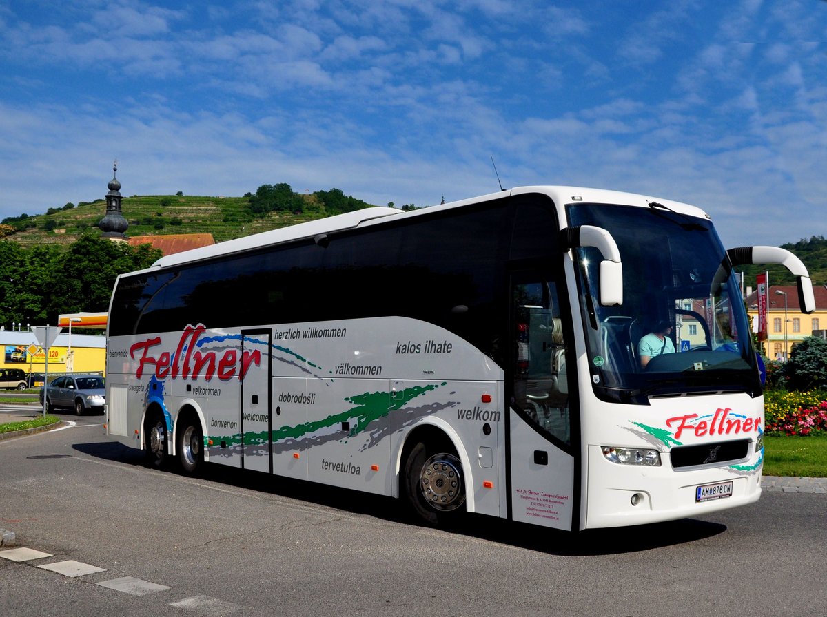 Volvo 9700 von Fellner Reisen aus Nieder�sterreich in Krems gesehen.