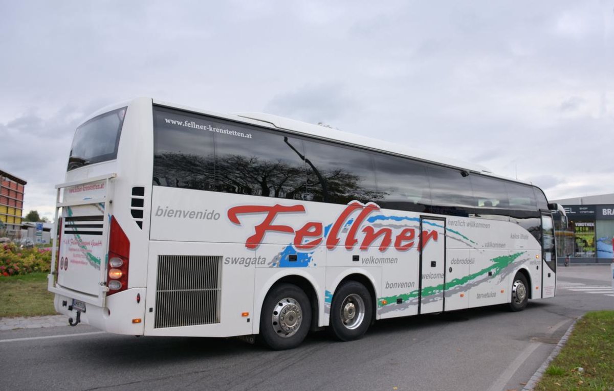 Volvo 9700 von Fellner Reisen aus �sterreich 10/2017 in Krems.