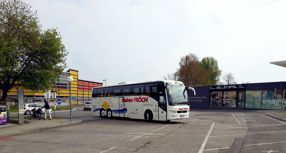 Volvo 9700 von Fr�ch Reisen aus �sterreich am 12.4.2014 in Krems gesehen.